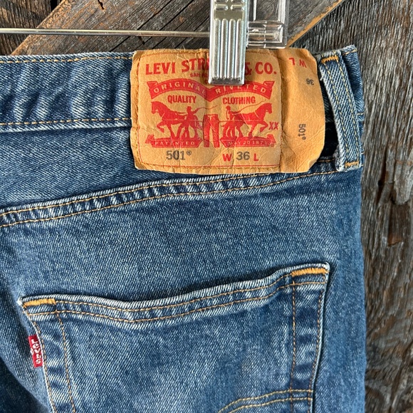 Men's 501 Button Fly Levi's Stone Wash Shorts or Jean Shorts - Picture 3 of 3